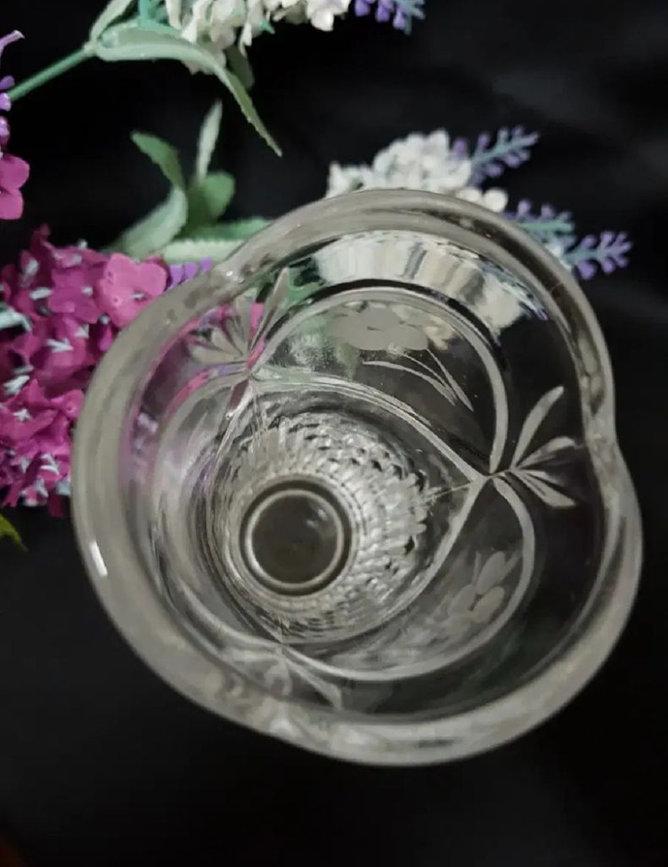 작은 에칭 유리화병 이미지