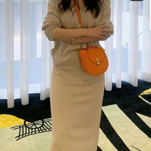 라온컴퍼니 가디간, 스커트