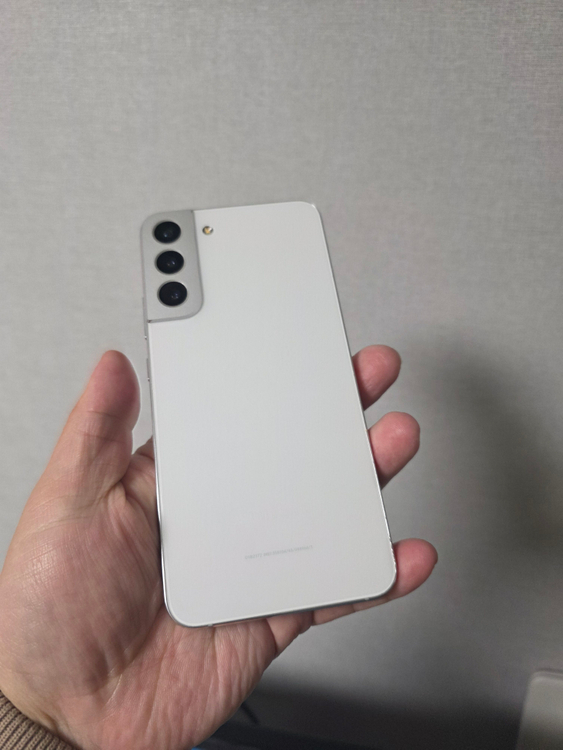 갤럭시 S22플러스 팬텀화이트 256기가 SS급 팔아요~--1