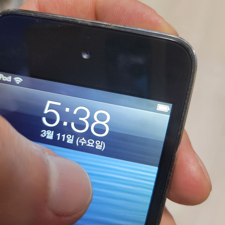 아이팟터치 4세대 32기가 고장품--8