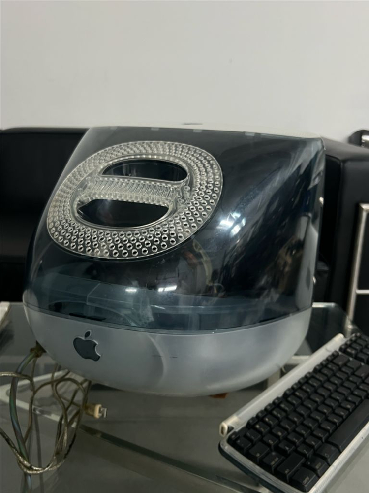 애플 iMac G3 모델입니다. 다양한 컬러 중에서도 가장 희귀하고 가치가 높은 그라파이트 그레이 컬러 풀세트 입니 이미지
