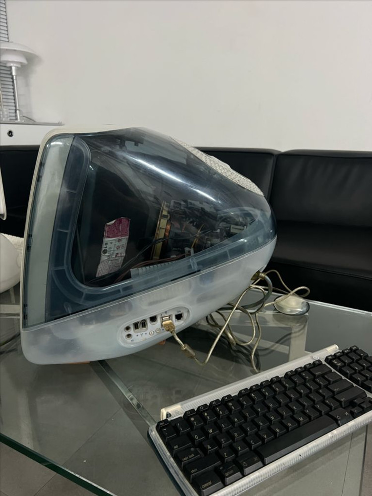 애플 iMac G3 모델입니다. 다양한 컬러 중에서도 가장 희귀하고 가치가 높은 그라파이트 그레이 컬러 풀세트 입니 이미지