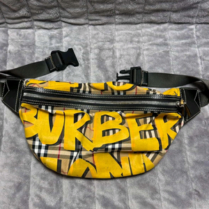 버버리 그래피티 힙색 급처