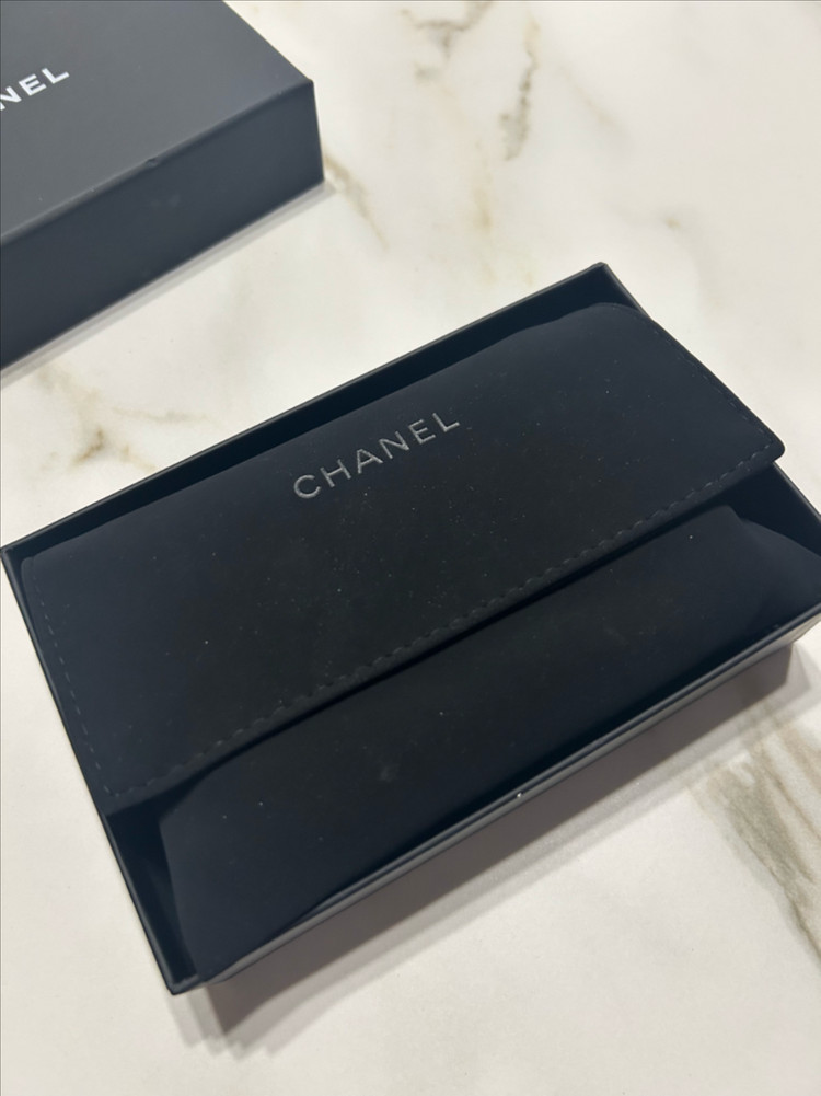 샤넬 캐비어 지퍼 새상품 (가격내림)--1