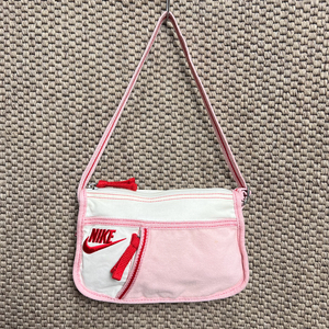 나이키 빈티지 딸기우유 숄더백