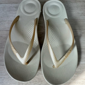 핏플랍 아이쿠션 골드