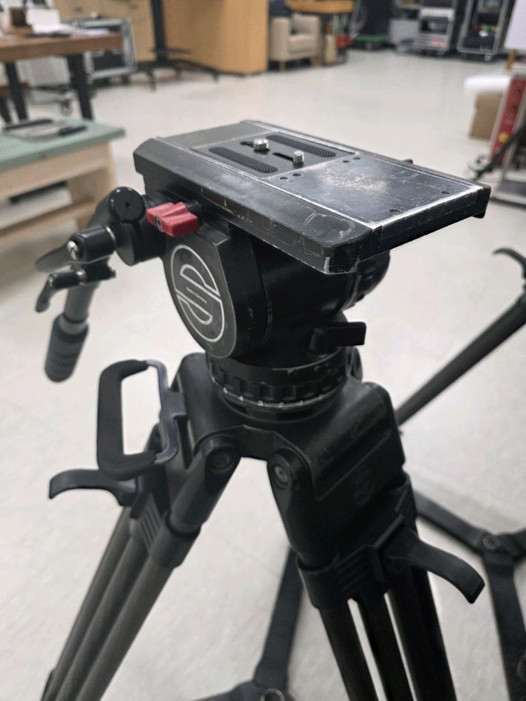 셔틀러 sachtler 20-3, 3단 카본, 바닥스프레더, 가방 세트 이미지