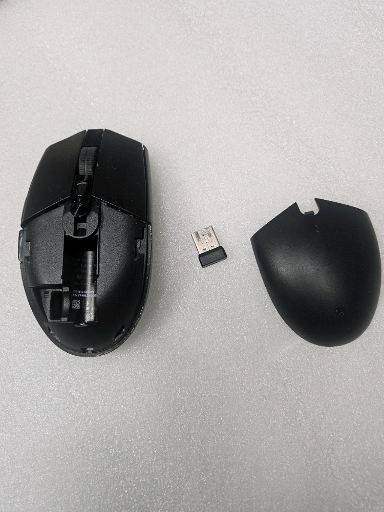 로지텍 게이밍 무선 마우스 G304 입니다--2