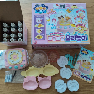 산리오 아쿠아매직 보글보글 요리놀이 세트