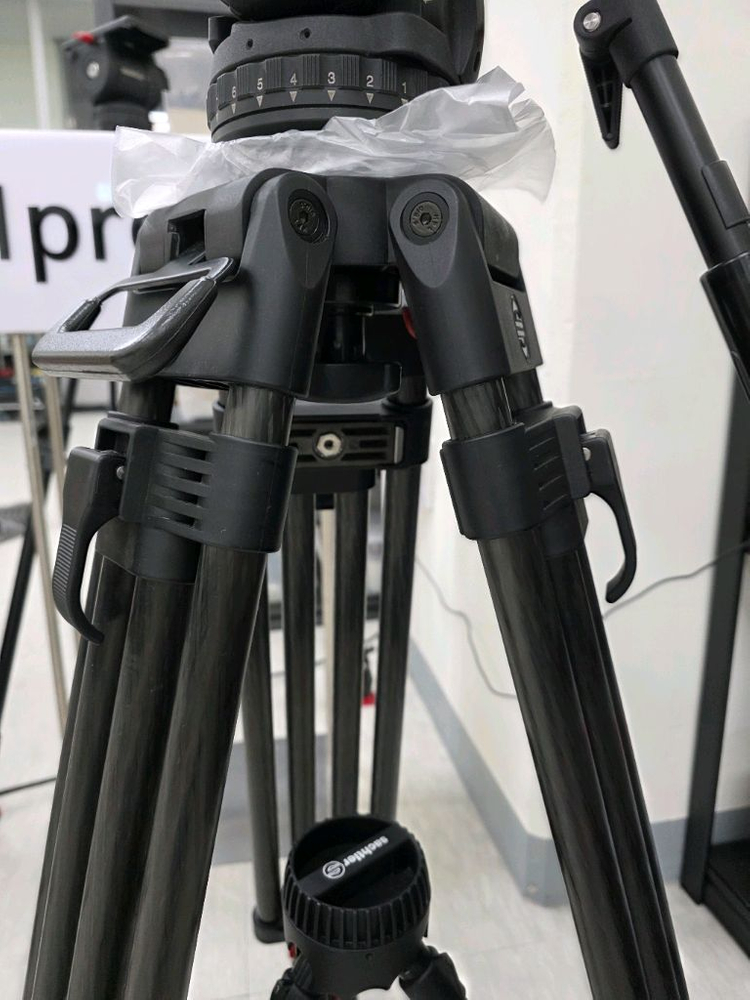 셔틀러 전시푸Video 18s2, 3단 카본, 바닥스프레더, 가방(원통선택) 이미지