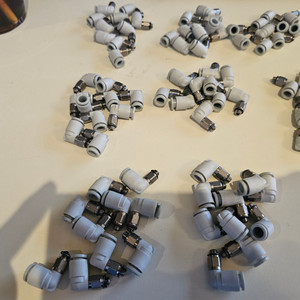 SMC-AIR 원터치 피팅 M5-6파이 80개 일괄 판매합니다.무료 발송/택배 인수후 결재