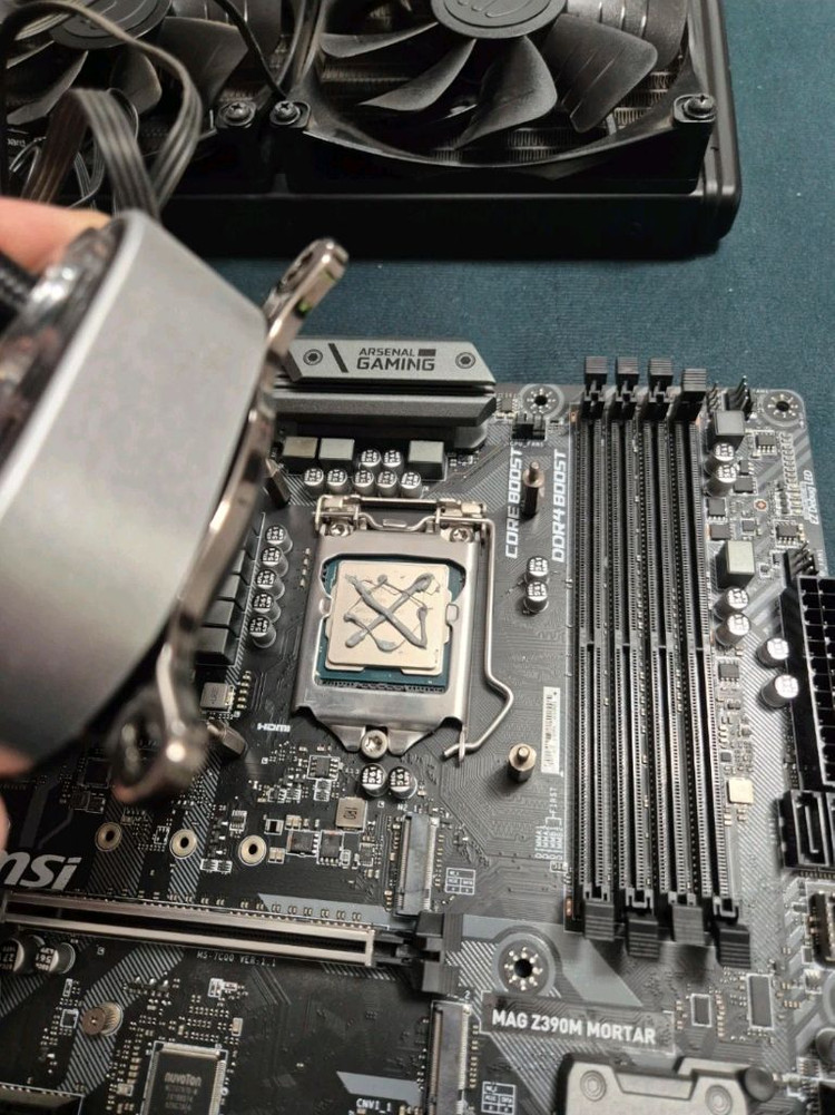 i9 9900k + MSI Z390M + EVGA CLC280 리퀴드 이미지