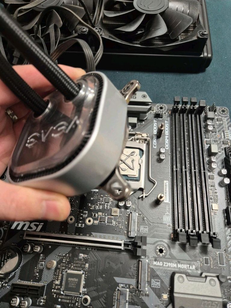 i9 9900k + MSI Z390M + EVGA CLC280 리퀴드 이미지