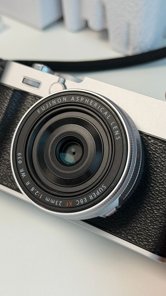 후지필름 X-E5 실버 + XF23mm F2.8 R WR 렌즈 킷 이미지