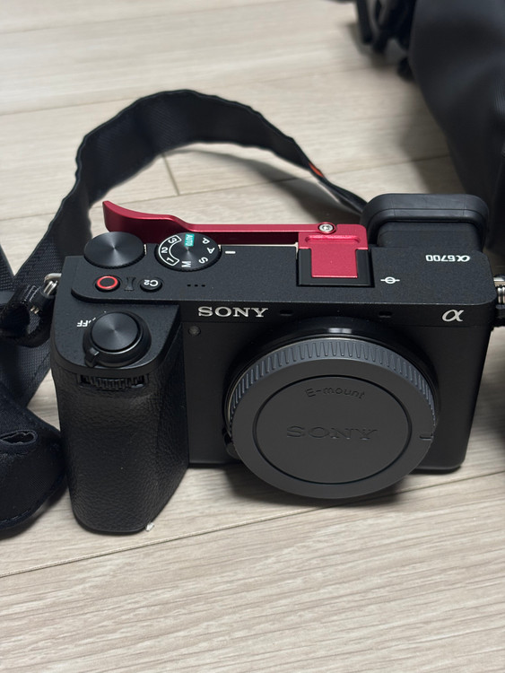 소니 A6700 바디 / 시그마 18-50mm F2.8 렌즈 풀세트 판매합니다.--1