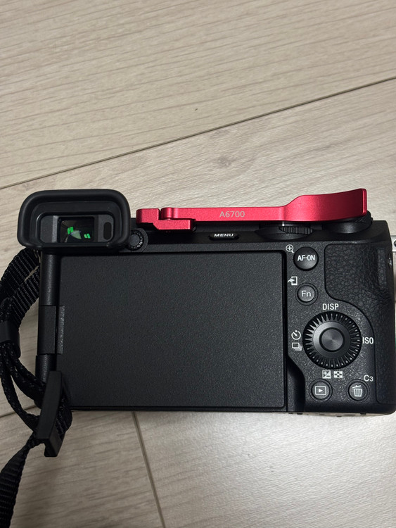 소니 A6700 바디 / 시그마 18-50mm F2.8 렌즈 풀세트 판매합니다.--2