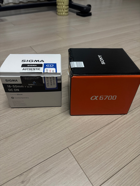 소니 A6700 바디 / 시그마 18-50mm F2.8 렌즈 풀세트 판매합니다.--6