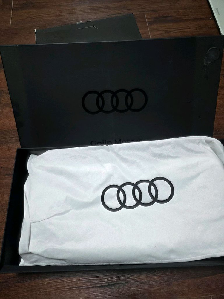 아우디 보스턴백+작은캐리어 미사용 새제품 저렴하게 팝니다.--1