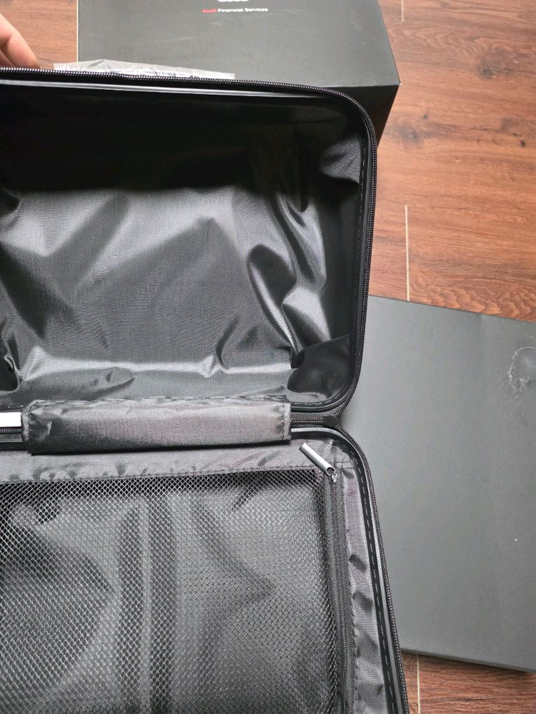 아우디 보스턴백+작은캐리어 미사용 새제품 저렴하게 팝니다.--8