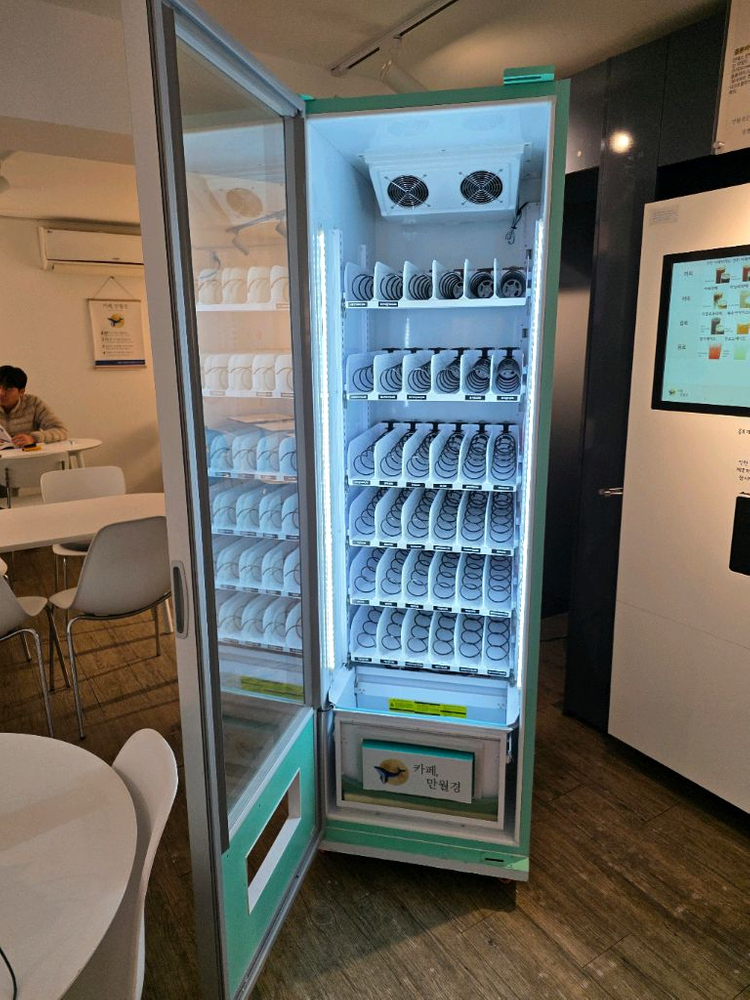 무인카페 디저트/음료/샌드위치 냉장 / 36칸 / 2024년 제조 / 상태좋음 이미지
