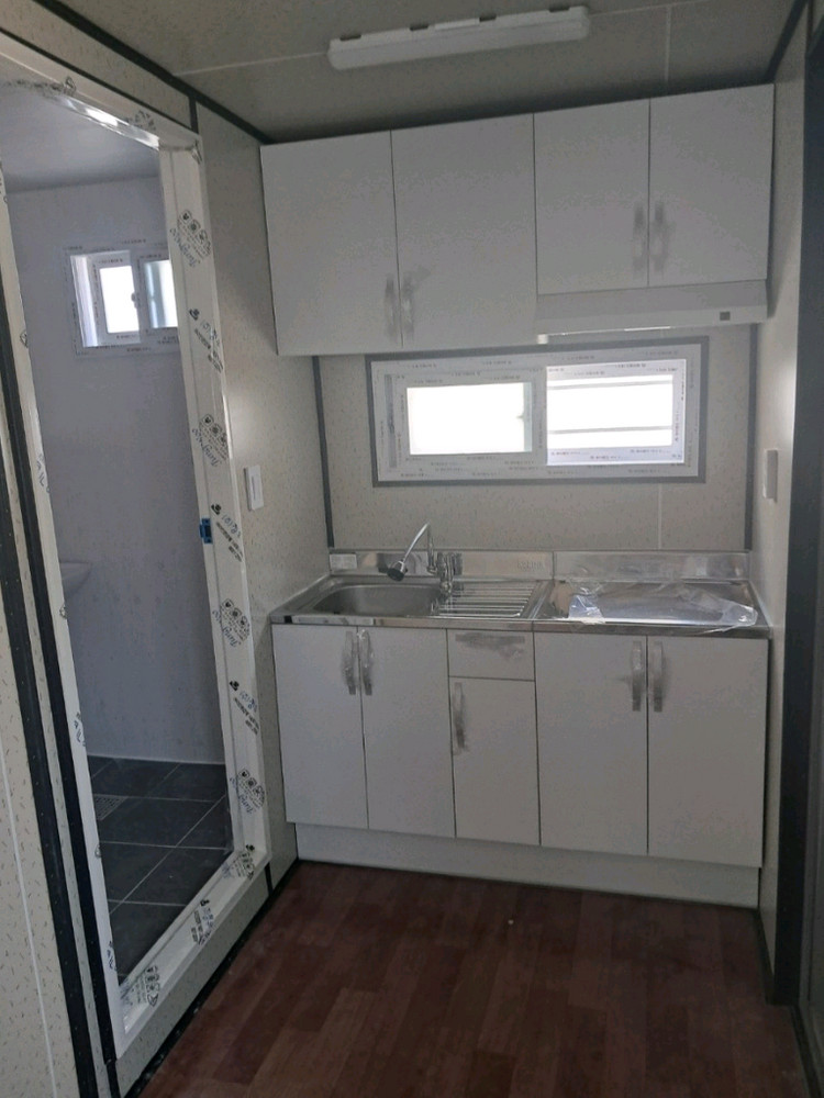 신품 이동식 숙소.농막 3*6 컨테이너 팝니다 이미지