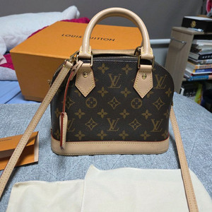 루이비통 알마 BB 모노그램 핸드백 이미지