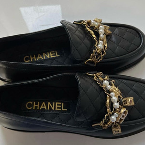 샤넬 퀼팅 참 로퍼