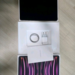 아이패드 프로6세대 12.9 128gb wifi 리퍼 미사용