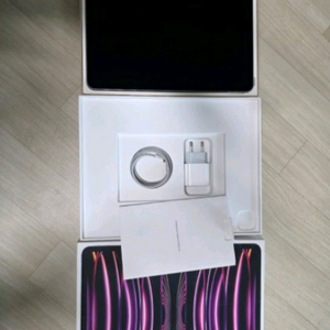 아이패드 프로6세대 12.9 128gb wifi 리퍼 미사용