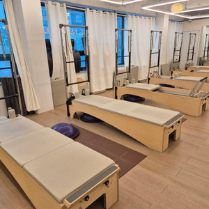 옹이, 리바디, 발렌 필라테스 기구(캐포머, 콤비리포머, 바렐, 체어)