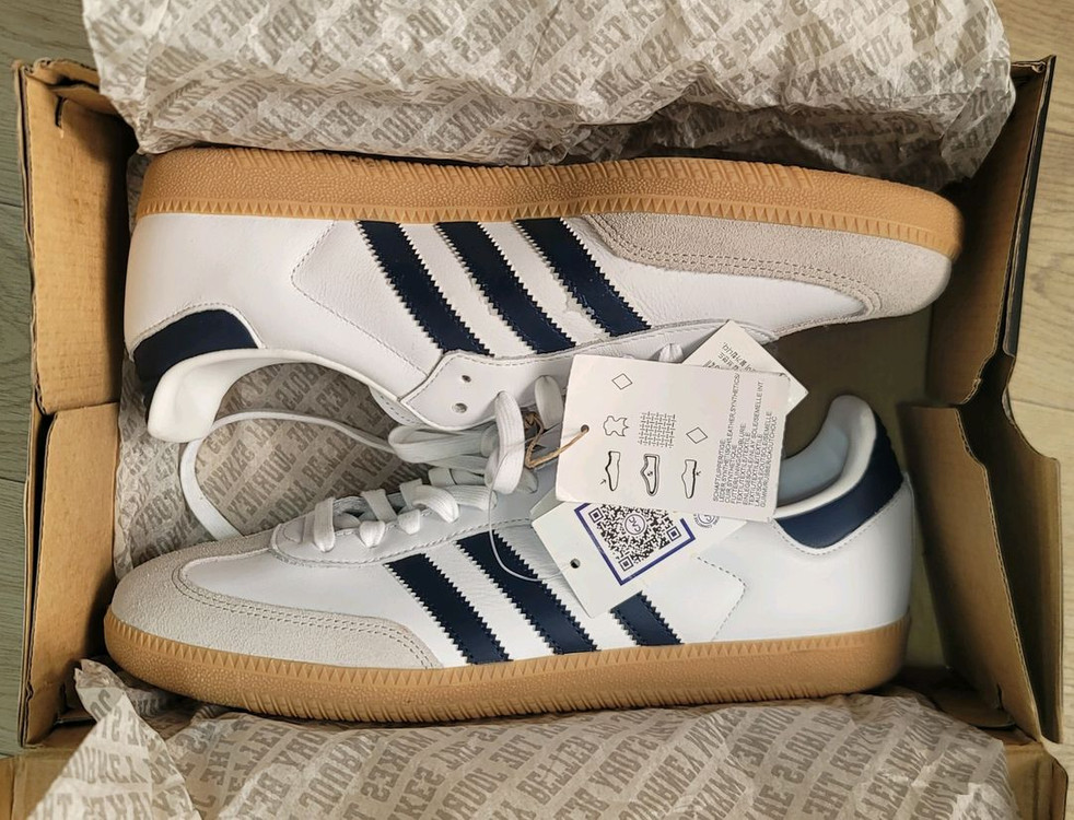 아디다스,리복 운동화 이미지