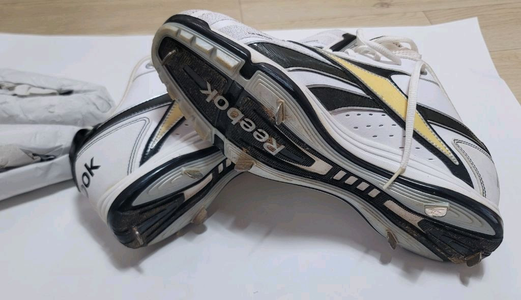 아디다스,리복 운동화 이미지