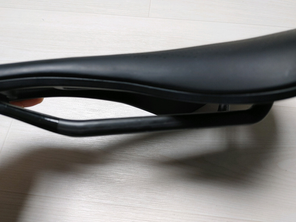 컨디션상)) 본트레거 벌스 프로 로드자전거 안장 카본레일 155미리 팝니다. (택포9만)--5