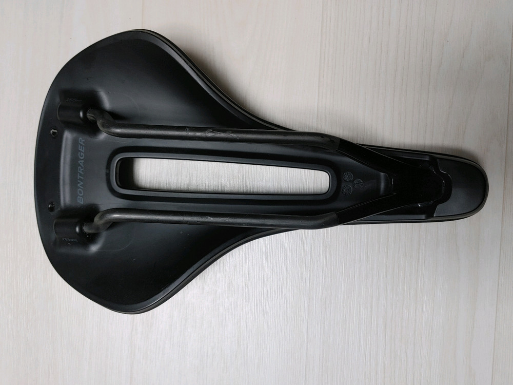 컨디션상)) 본트레거 벌스 프로 로드자전거 안장 카본레일 155미리 팝니다. (택포9만)--9