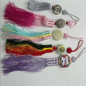 상태좋은 전통 한복 노리개 5종 세트 (수공예 장식/일괄 판매)합니다 상품 정보• 상품명: 전통 한복 노리개 5종 이미지