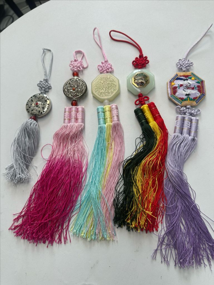 상태좋은 전통 한복 노리개 5종 세트 (수공예 장식/일괄 판매)합니다 상품 정보• 상품명: 전통 한복 노리개 5종 이미지