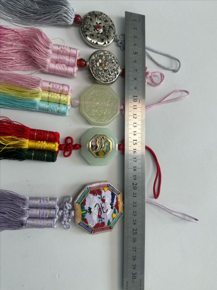 상태좋은 전통 한복 노리개 5종 세트 (수공예 장식/일괄 판매)합니다 상품 정보• 상품명: 전통 한복 노리개 5종 이미지