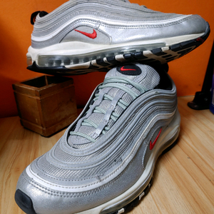 나이키 에어맥스97 메탈릭 실버불렛(US9표기270추천사이즈265)
