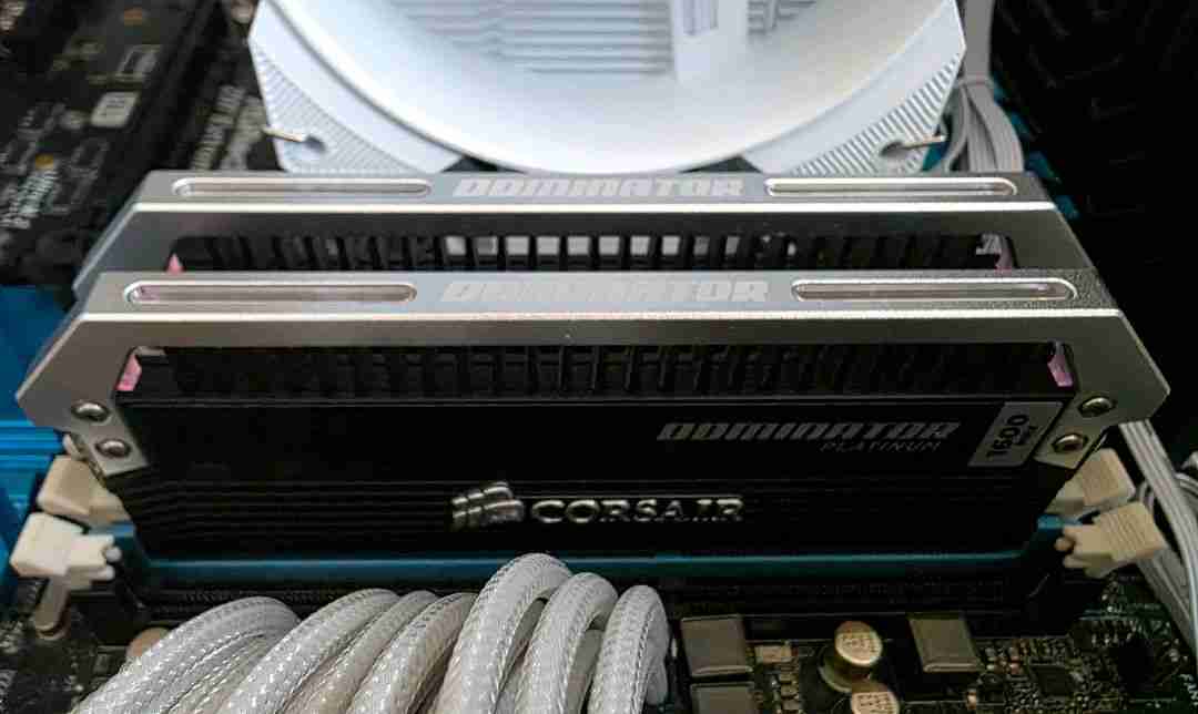 CORSAIR DOMINATOR DDR3 8GB 1600 XMP 2개 16GB 세트 판매합니다--4