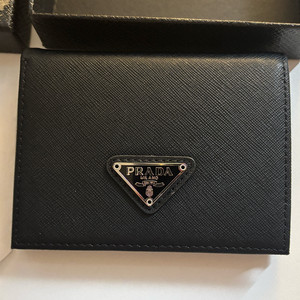 프라다 반지갑 새상품
