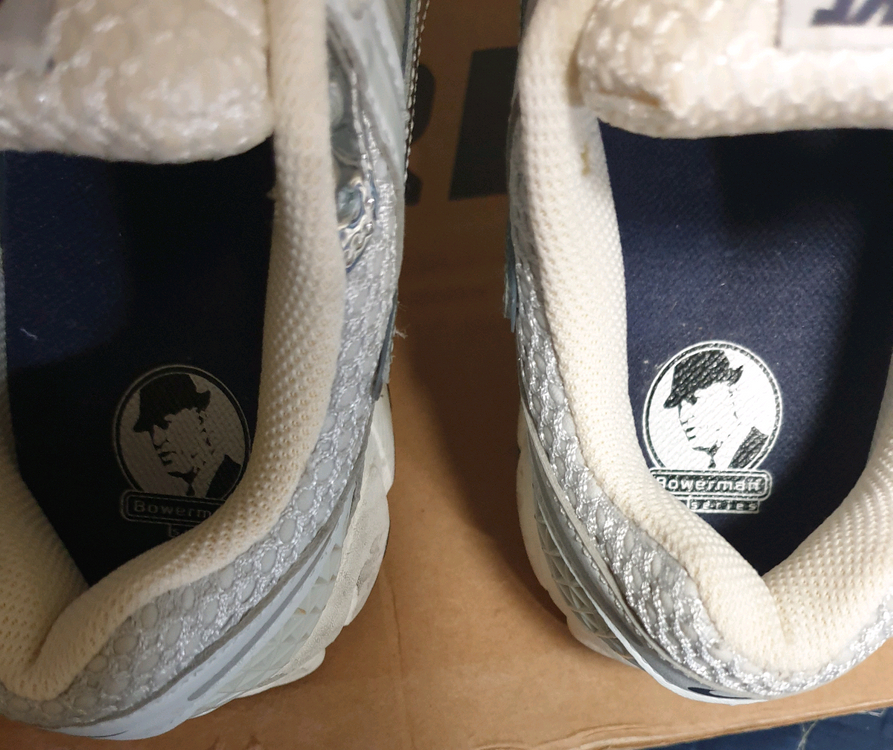 나이키 우먼스 줌보메로5 포튼 더스트 앤 메탈릭 실버 (235)--4