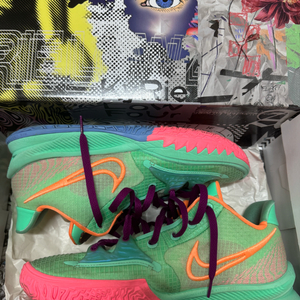 농구화 그린치 컬러웨이