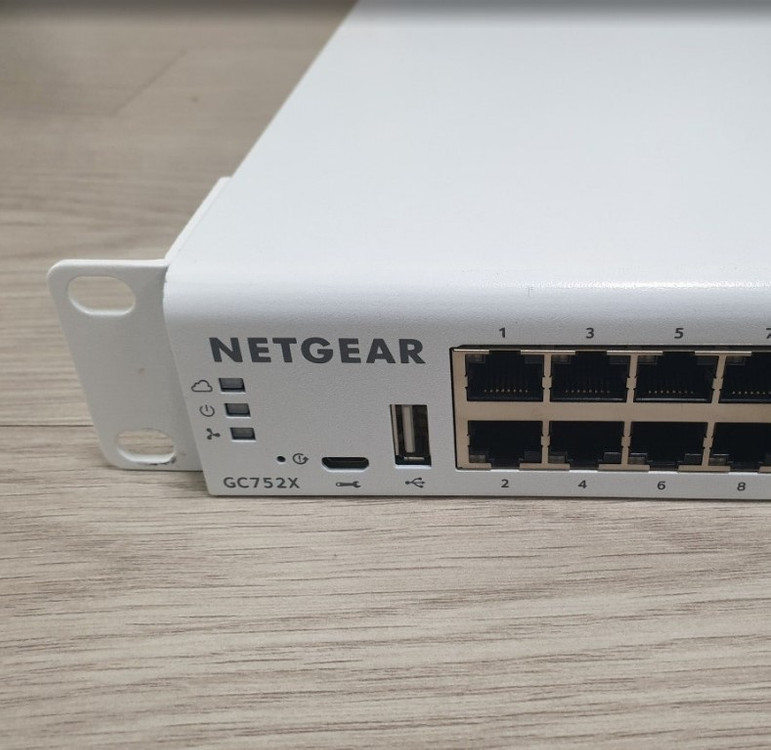 넷기어 10기가 허브 - GC752X ( 1기가 48포트 / 10G SFP+ 지원 스위치 ) 이미지