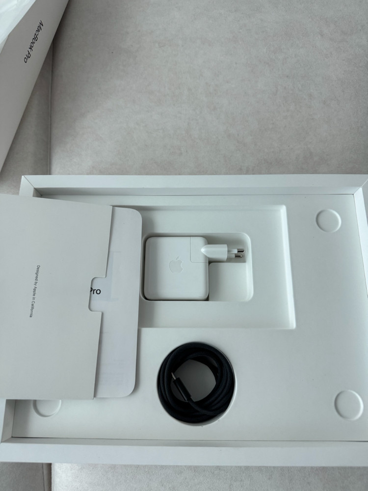 맥북프로 M5 14인치 스블 16 / 512 / 10CPU,10GPU 팝니다 A3112 효율100%--3