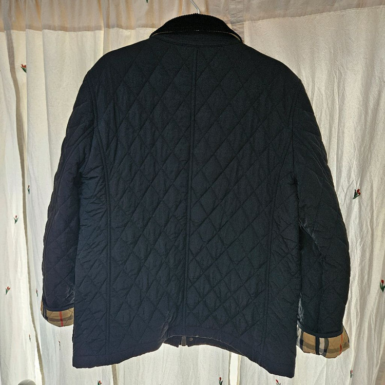 25년 국내백화점 정품 여성 버버리 퀼팅자켓 L사이즈 (정가 188만원)--4