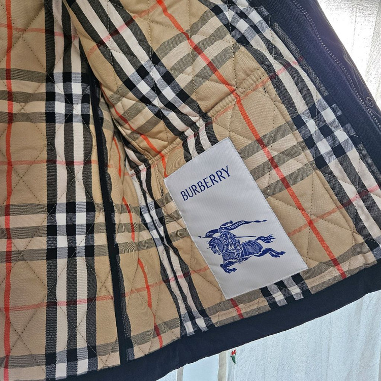 25년 국내백화점 정품 여성 버버리 퀼팅자켓 L사이즈 (정가 188만원)--5
