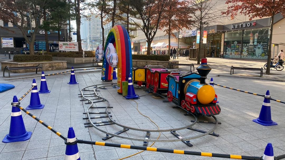 교회행사 놀이기구 트램폴린•레일기차 렌탈 및 중고판매 이미지