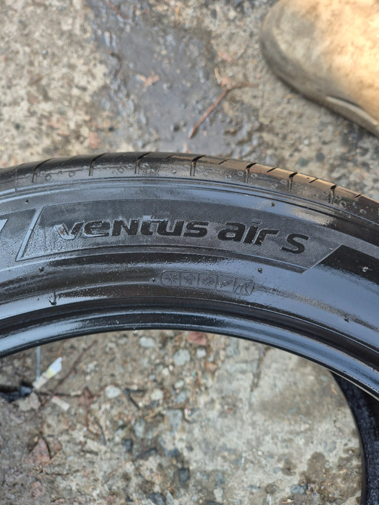 255 45 19 한국 벤투스 air s 중고타이어 2본--4