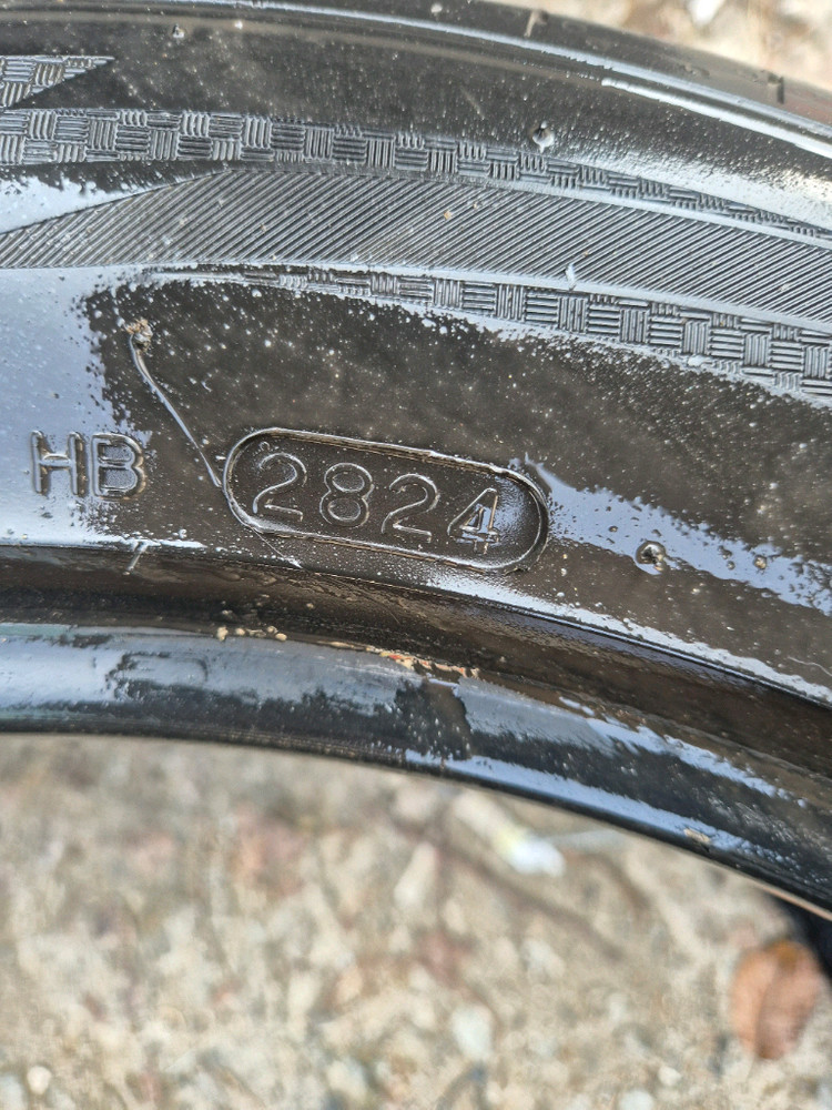 255 45 19 한국 벤투스 air s 중고타이어 2본--6