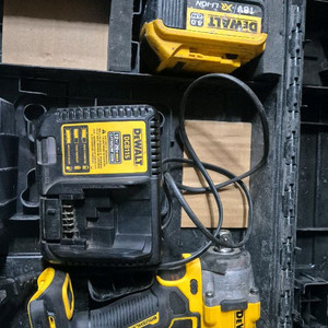 디월트 dcf922 정품 임팩렌치드릴 세트